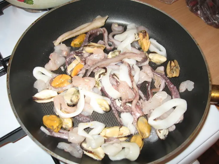 Вермишель с морепродуктами: шаг 1