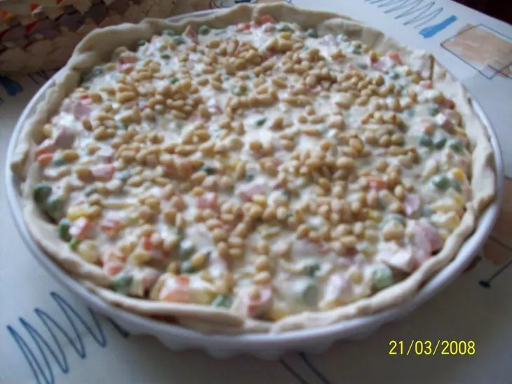 Киш с овощами и сосисками: шаг 7