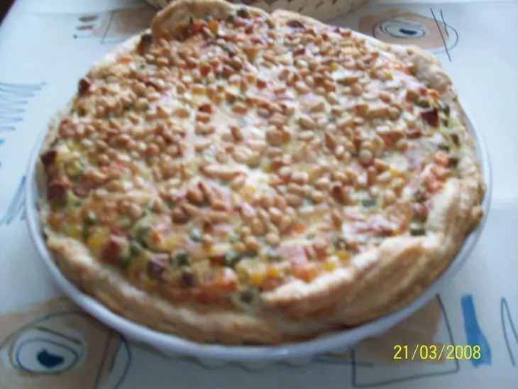 Киш с овощами и сосисками: шаг 8