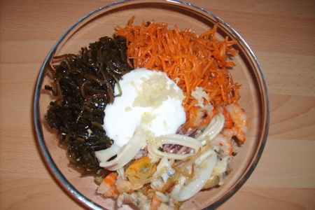 Морская капуста с морепродуктами и корейской морковью: шаг 4