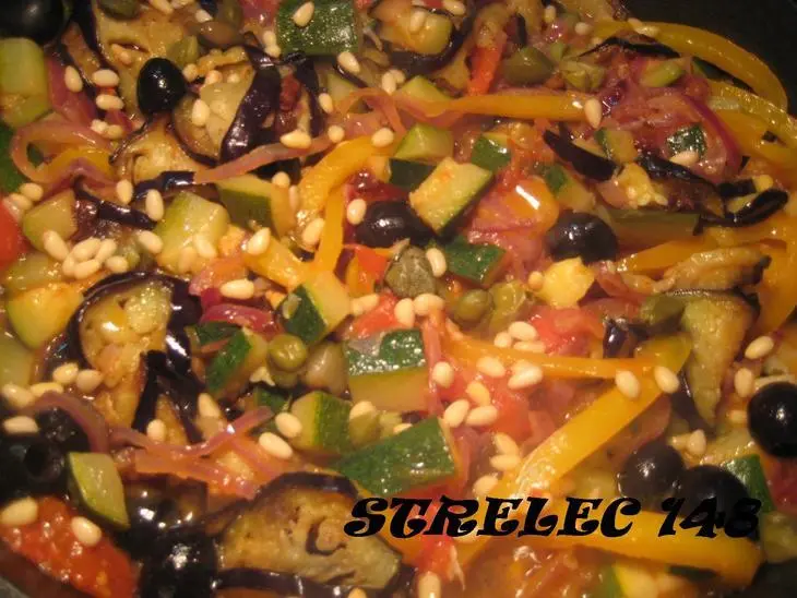 Капоната с кедровыми орехами и каперсами.: шаг 2