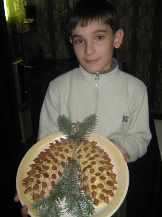 Салат «сосновые шишки»: шаг 1