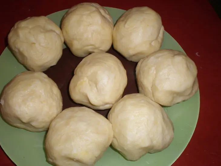 Рогалики с грушей и камамбером: шаг 3