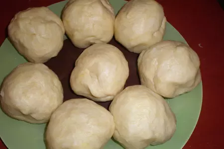 Рогалики с грушей и камамбером: шаг 3