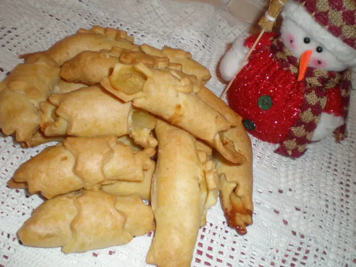 Рогалики с грушей и камамбером: шаг 8