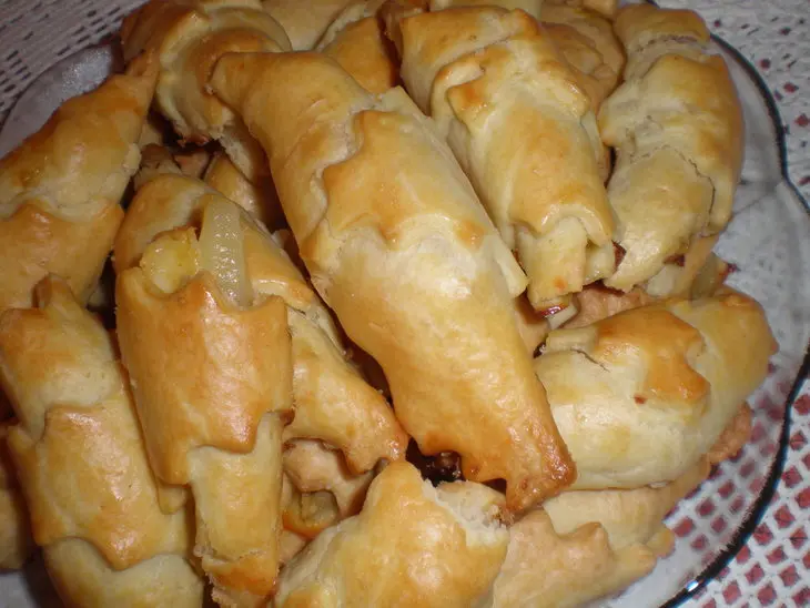 Рогалики с грушей и камамбером: шаг 9