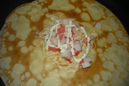 Блины ,,с сыром и крабовыми палочками,,: шаг 5