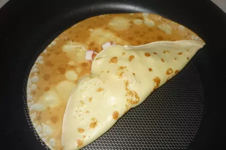 Блины ,,с сыром и крабовыми палочками,,: шаг 6