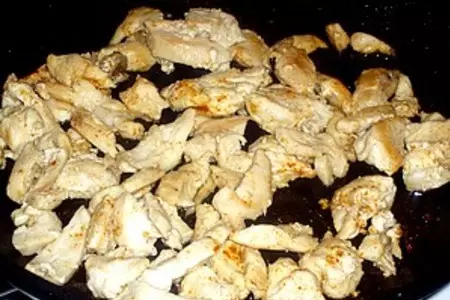 Салат из жареной курицы с грушей: шаг 1