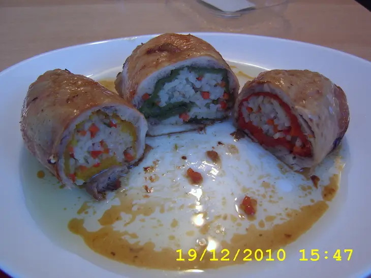Куриные рулетики  с рисом и овощами.: шаг 8