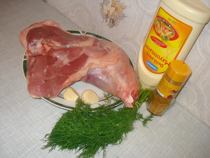 Запечёный окорок индейки с зеленью: шаг 1