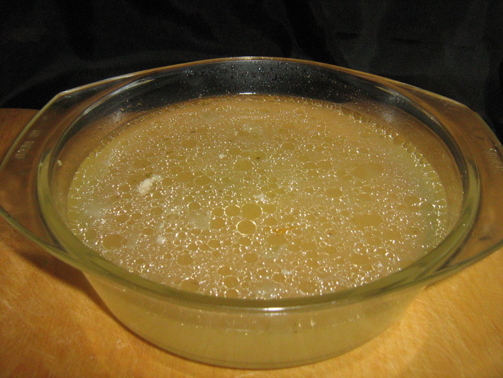 Луковый суп с рисовой лапшой и соевым соусом: шаг 2