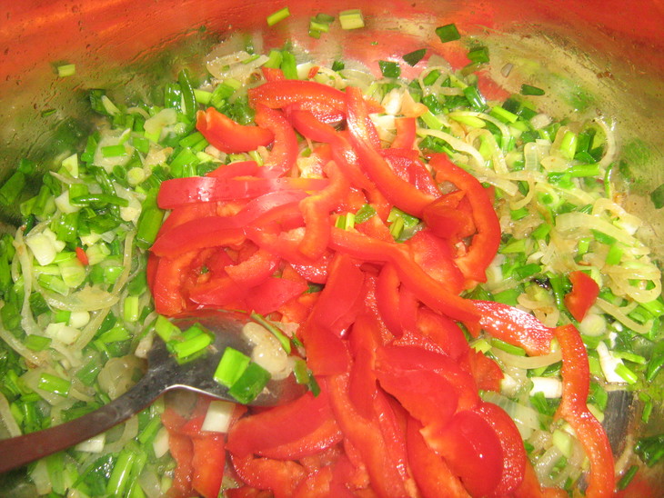 Луковый суп с рисовой лапшой и соевым соусом: шаг 4