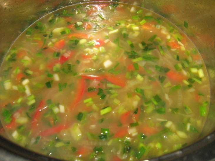 Луковый суп с рисовой лапшой и соевым соусом: шаг 5