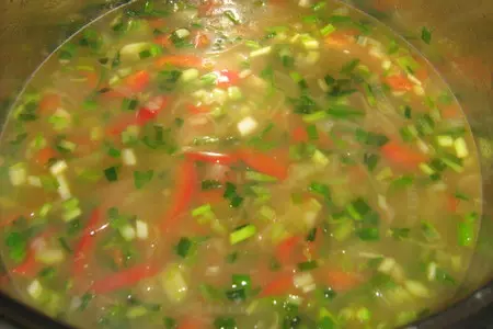 Луковый суп с рисовой лапшой и соевым соусом: шаг 5