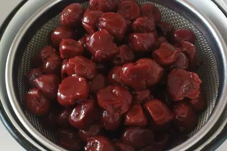 Рогалики с вишней: шаг 2