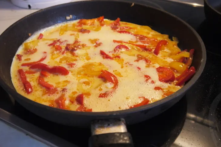 Баскская яичница piperade: шаг 5