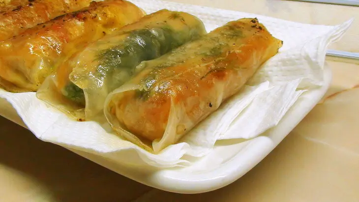 Сёмга с кисло-сладкими овощами в рисовой бумаге. спринг роллы.: шаг 12