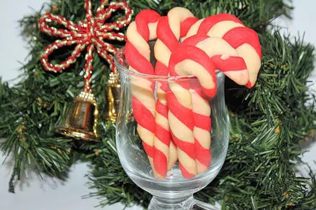 Печенье песочное «посохи» (candy cane cookies): шаг 7