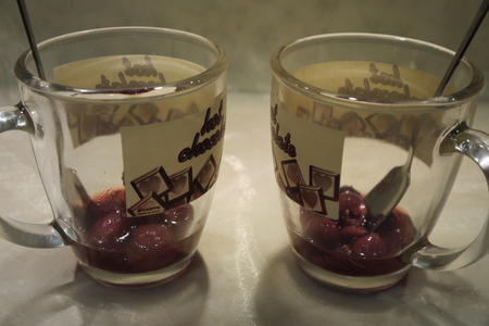 Горячий шоколад со сбрендившими вишнями (согревающий напиток в холодные зимние вечера): шаг 4