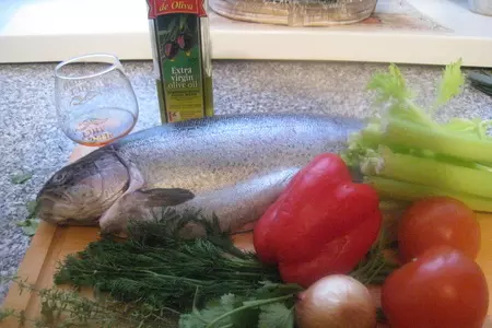 Форель запеченная с овощами: шаг 1