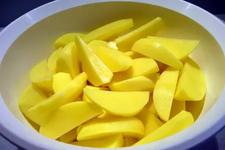 Печеная розмариновая картошка с апельсиновым соусом-сальсей: шаг 1