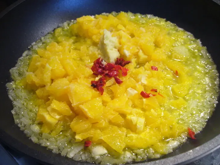 Печеная розмариновая картошка с апельсиновым соусом-сальсей: шаг 7