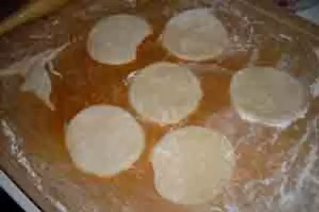 Пирожки с сыром и кедровыми орешками: шаг 3