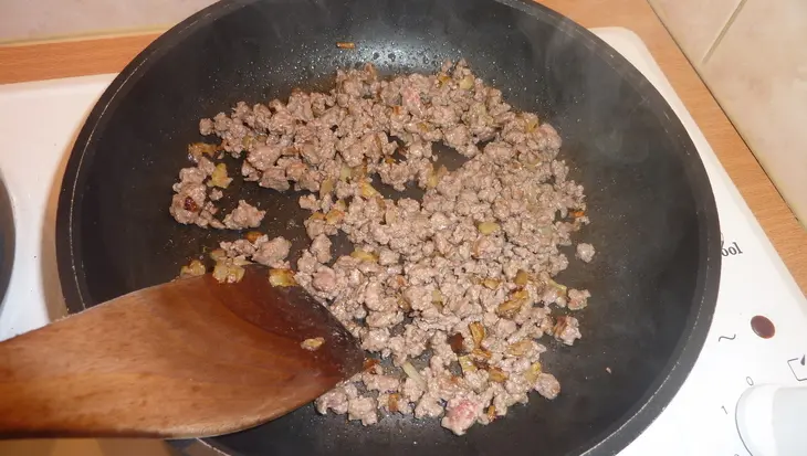 Соус болонез с бантиками(быстрый рецепт ): шаг 2