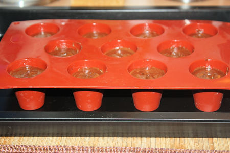 Шоколадные пирожные «цветок для фанни» с лимонной глазурью/дуэль: шаг 2