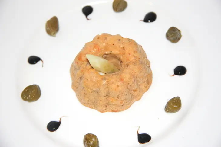 Маффины с копченой форелью, яблоком и орехами.: шаг 1