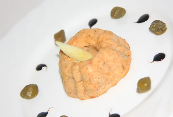 Маффины с копченой форелью, яблоком и орехами.: шаг 2