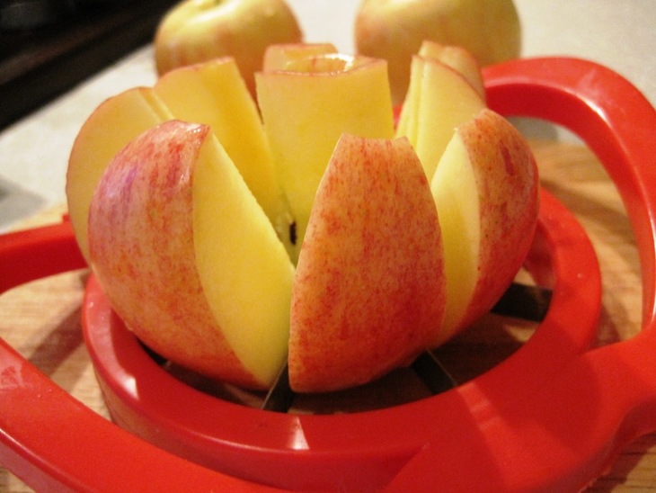 Песочный яблочный пирог с пряной лимонно-медовой заливкой: шаг 2