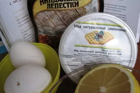 Песочный яблочный пирог с пряной лимонно-медовой заливкой: шаг 4