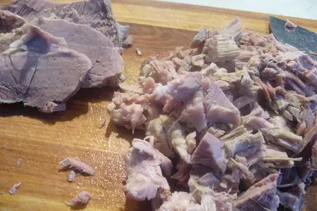 Мясной салат с морковью и редькой: шаг 1