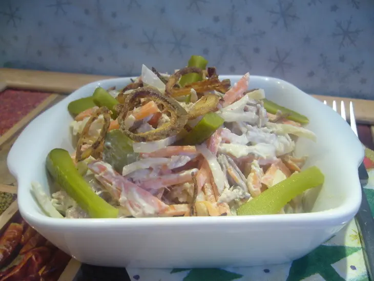 Мясной салат с морковью и редькой: шаг 5