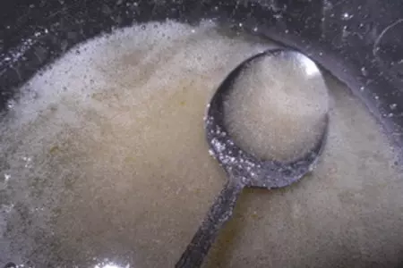 Слоеные пирожные с белковым кремом: шаг 3