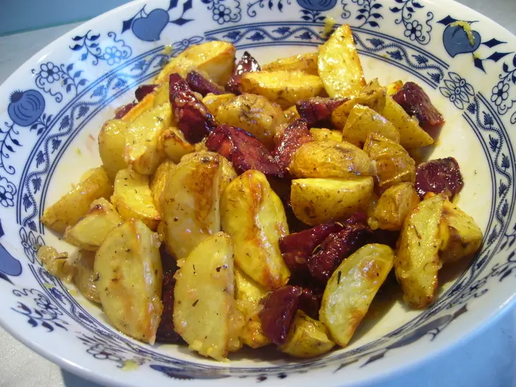 Салат с запеченными и маринованными свеклой и картошкой: шаг 8