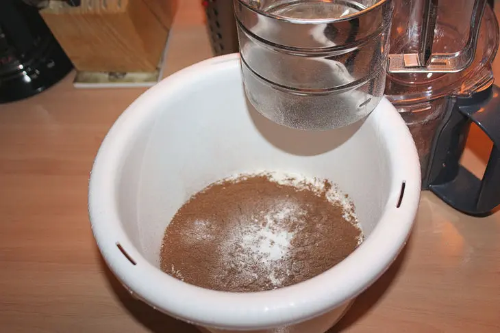 Шоколадные бискотти с фундуком и клюквой: шаг 3