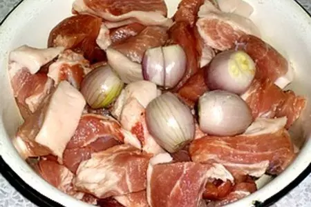Свинина с грибами и маслинами: шаг 1