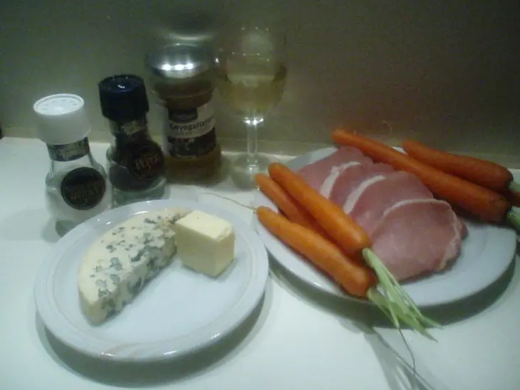 Мясные медальоны с рокфором: шаг 1