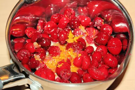 Рассыпчатое печенье с клюквенным джемом «отпечатки» (cranberry thumbprints): шаг 5