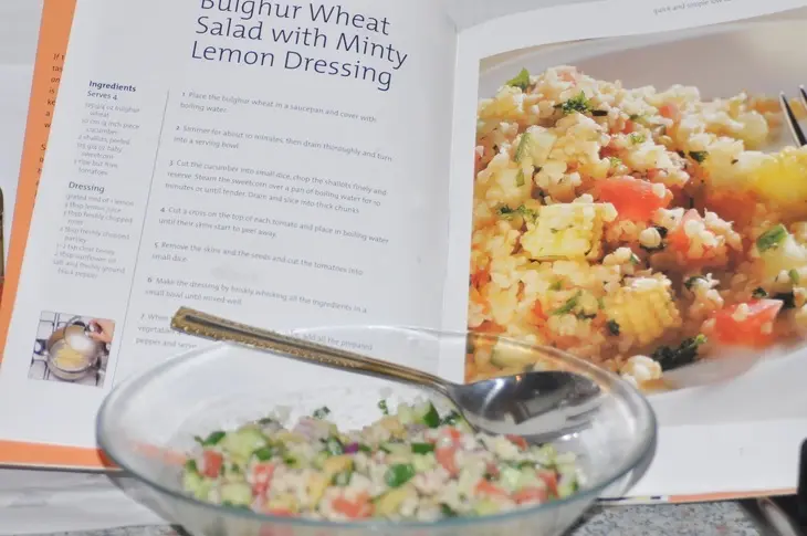 Салат из булгура с мятно-лимонной заправкой/ bulghur wheat salad with minty lemon dressing: шаг 6
