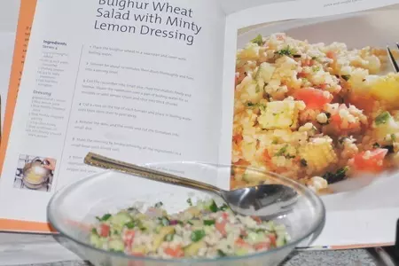 Салат из булгура с мятно-лимонной заправкой/ bulghur wheat salad with minty lemon dressing: шаг 6