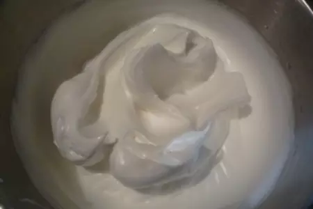 Шоколадно-миндальный бисквит с итальянской меренгой "снежная гора": шаг 14