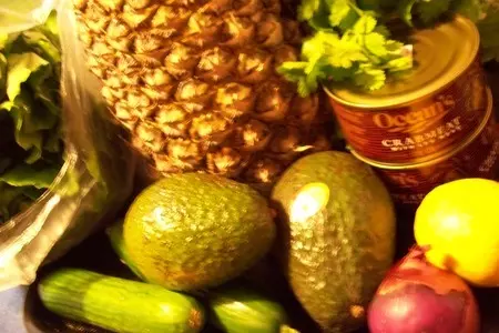 Салат с крабовым мясом и ананасом // crab and pineapple salad: шаг 1