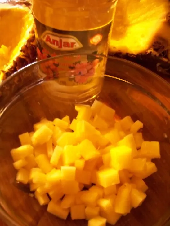Салат с крабовым мясом и ананасом // crab and pineapple salad: шаг 3