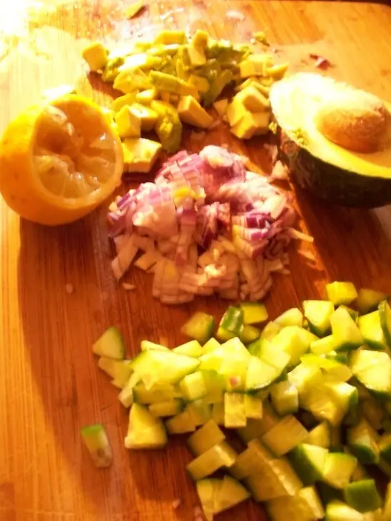 Салат с крабовым мясом и ананасом // crab and pineapple salad: шаг 4