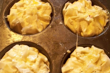 Мини киши или сырно -творожные  кексы в тесте фило.: шаг 10