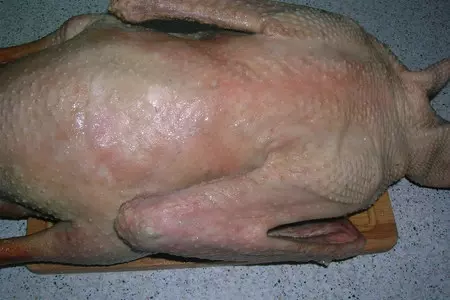 Гусь рождественский с гречкой и белыми грибами: шаг 1